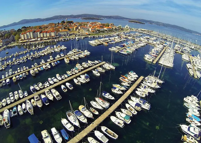 Amazing In Appartamento Biograd Na Moru