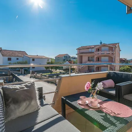 Appartement Amazing In *